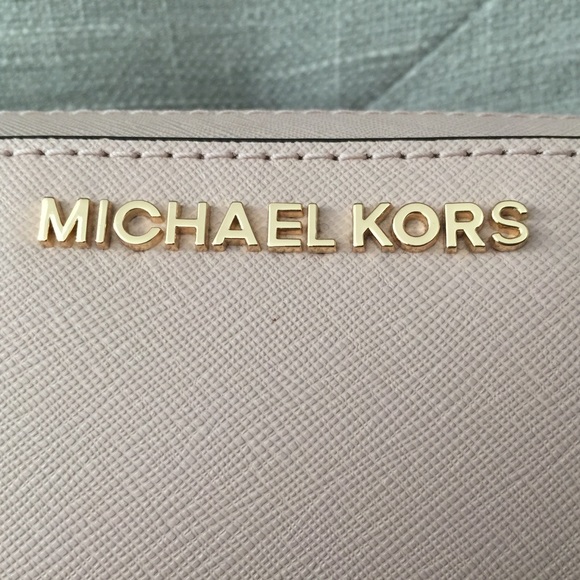 NWT Michael Kors Sandrine Stud LG EW Crossbody ✨ - Picture 3 of 8